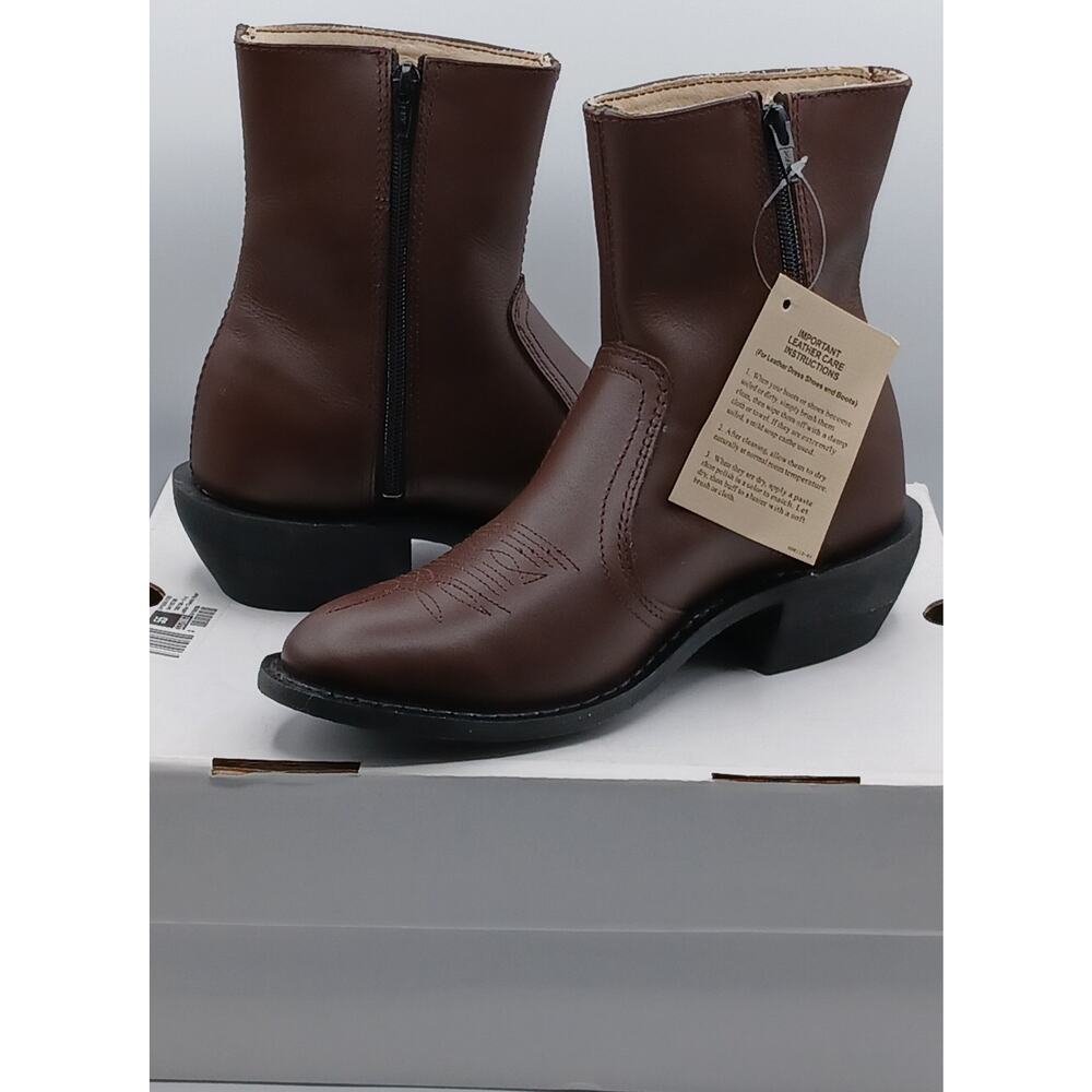 New Brown Leather Classics Western Boots With Box & Tags. Size 7 D. 3 In Stock.